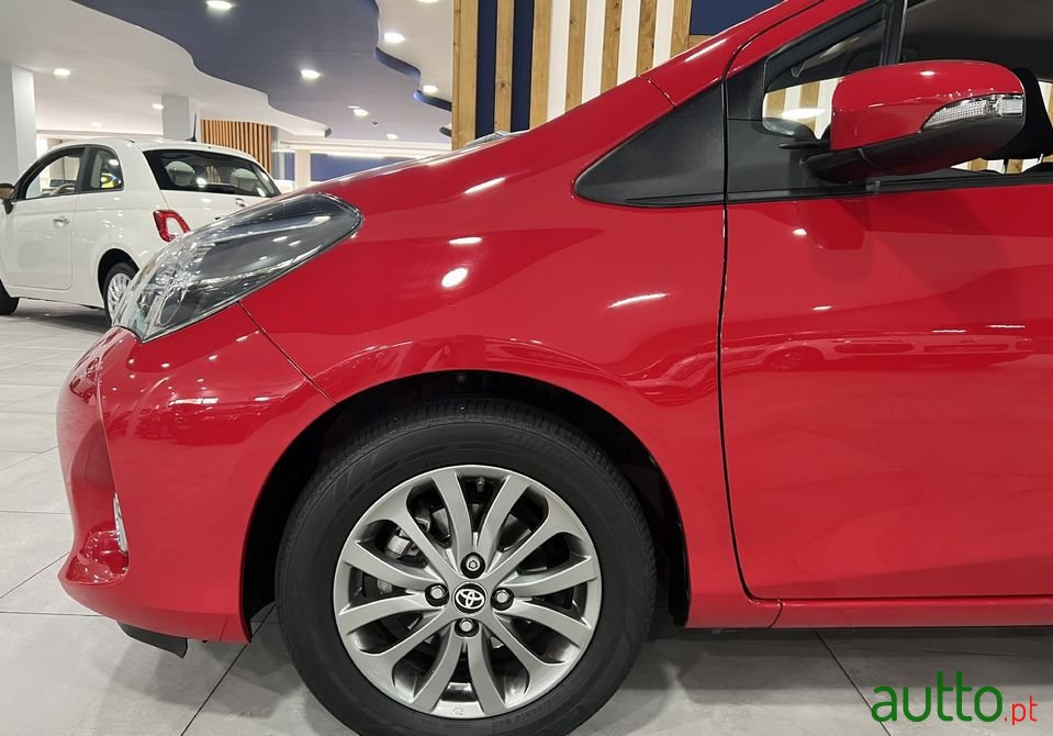 2017' Toyota Yaris photo #4