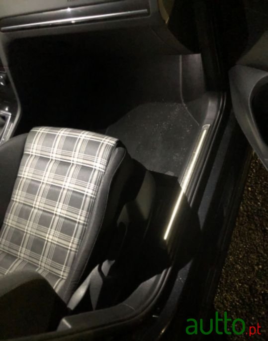 2016' Volkswagen Golf photo #5