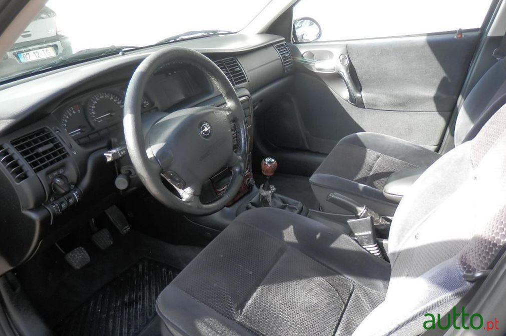 2000' Opel Vectra 1.6 100 photo #2