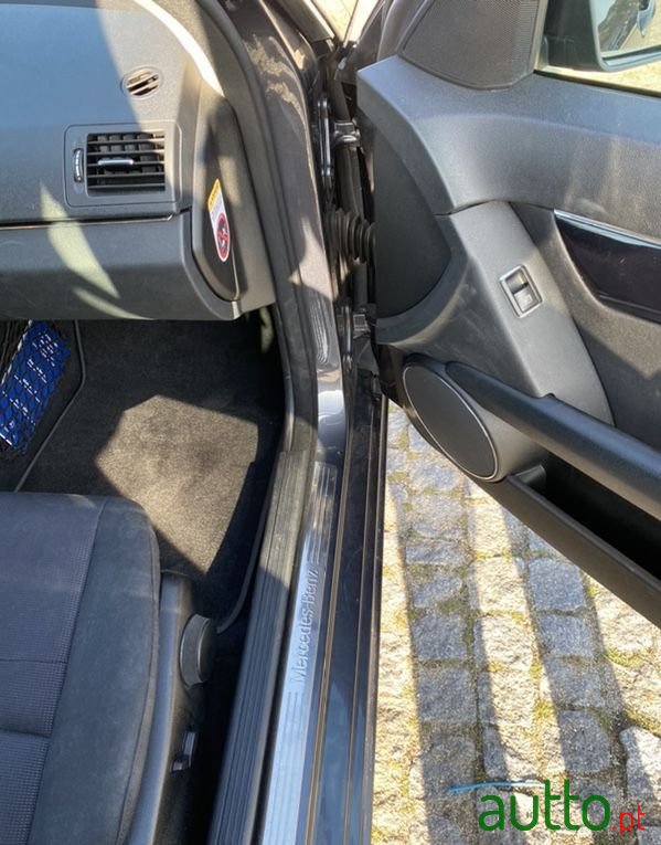 2010' Mercedes-Benz C 200 photo #5