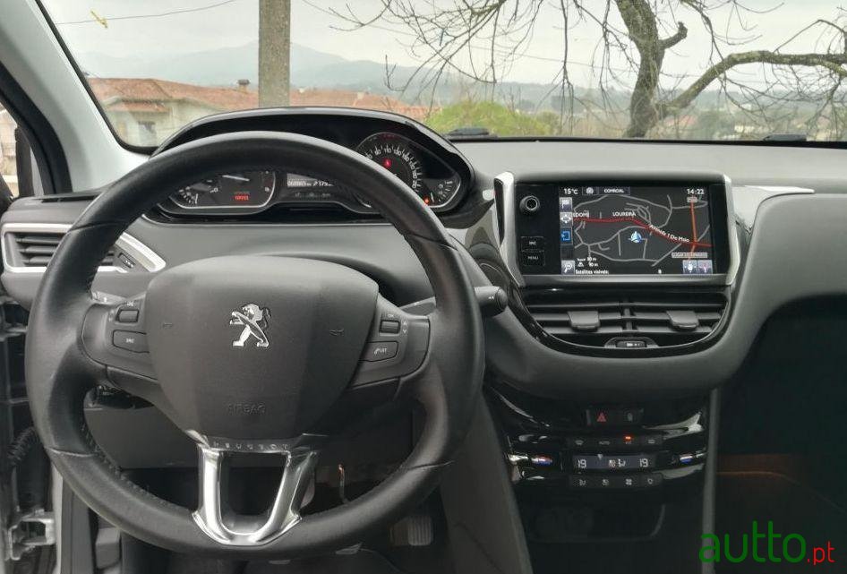 2014' Peugeot 208 Allure photo #4