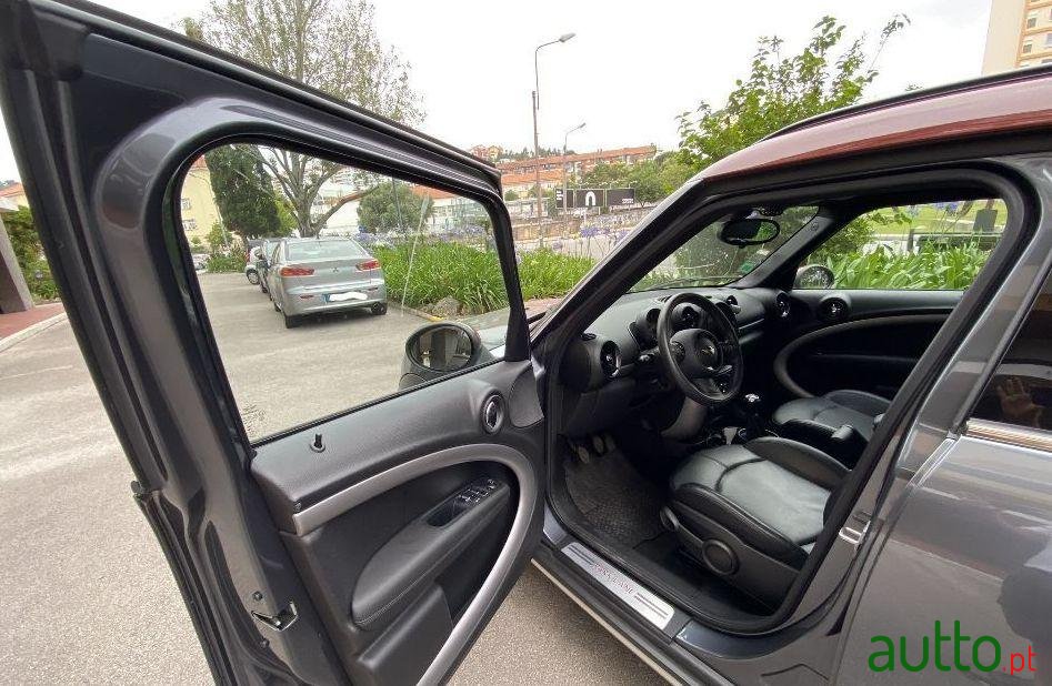 2015' MINI Countryman Ver-Cooper-D photo #3