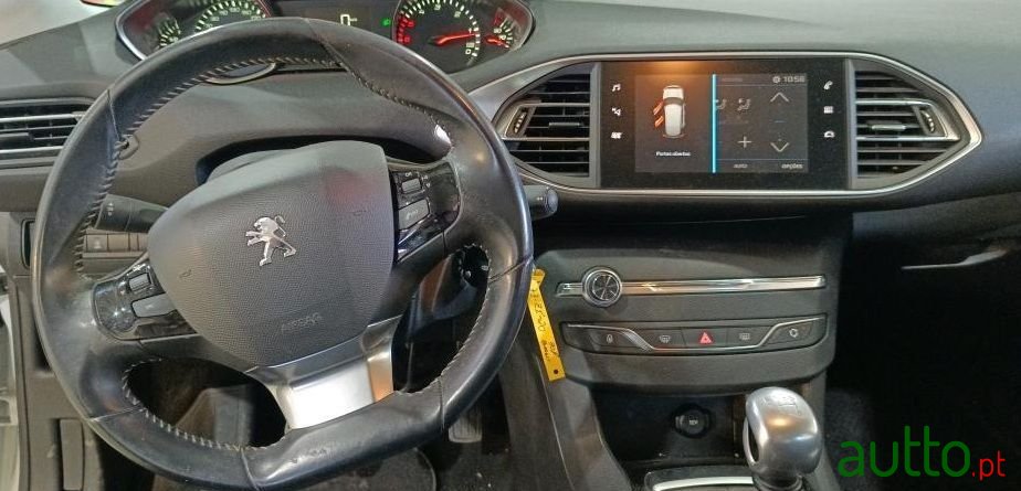 2019' Peugeot 308 photo #4