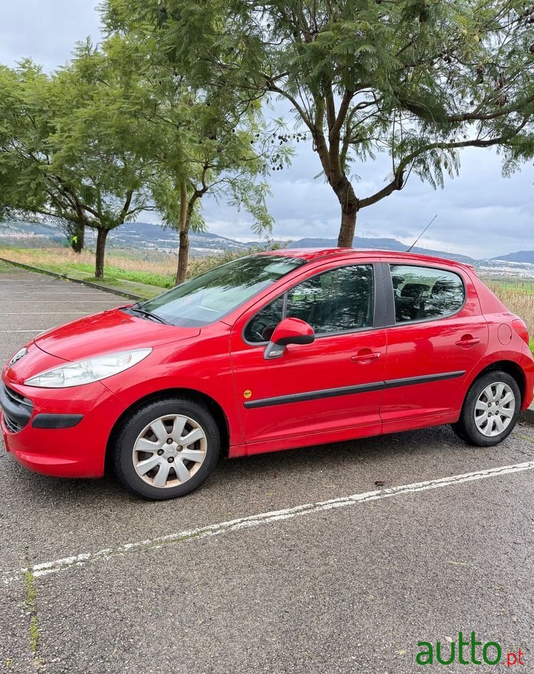 2009' Peugeot 207 photo #2