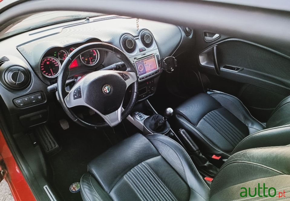 2011' Alfa Romeo MiTo photo #6