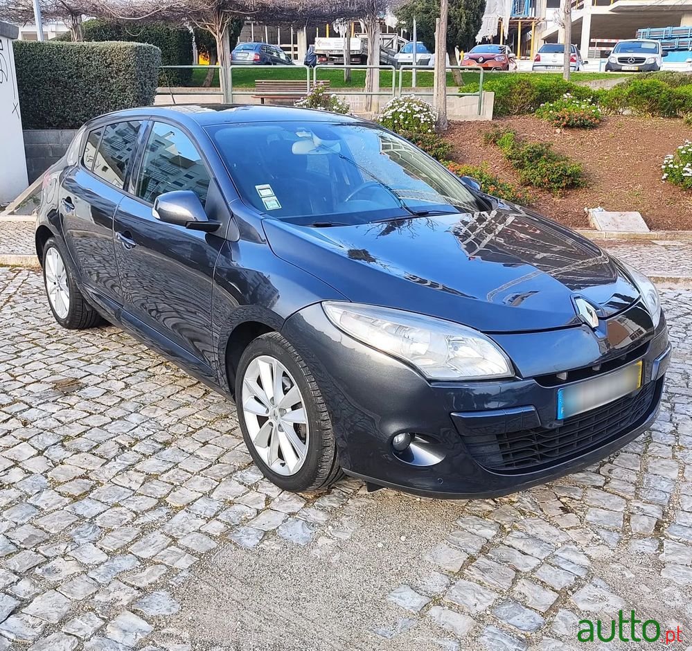 2009' Renault Megane photo #2