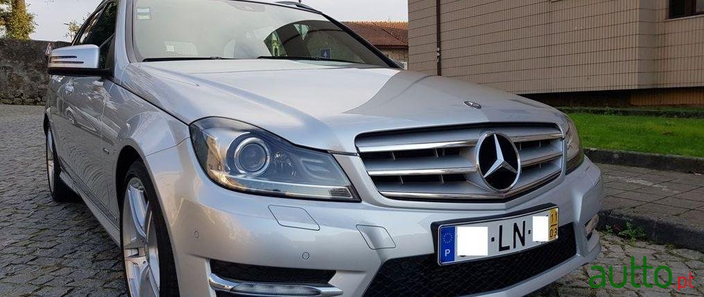 2011' Mercedes-Benz C-250 Amg 7G-Tronic photo #2