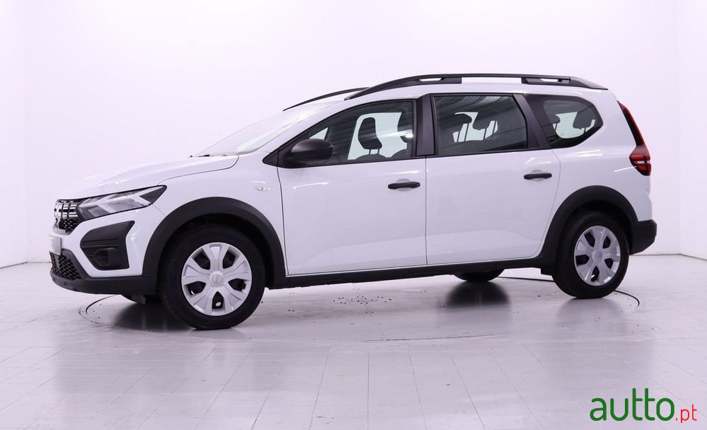 2023' Dacia Jogger photo #3