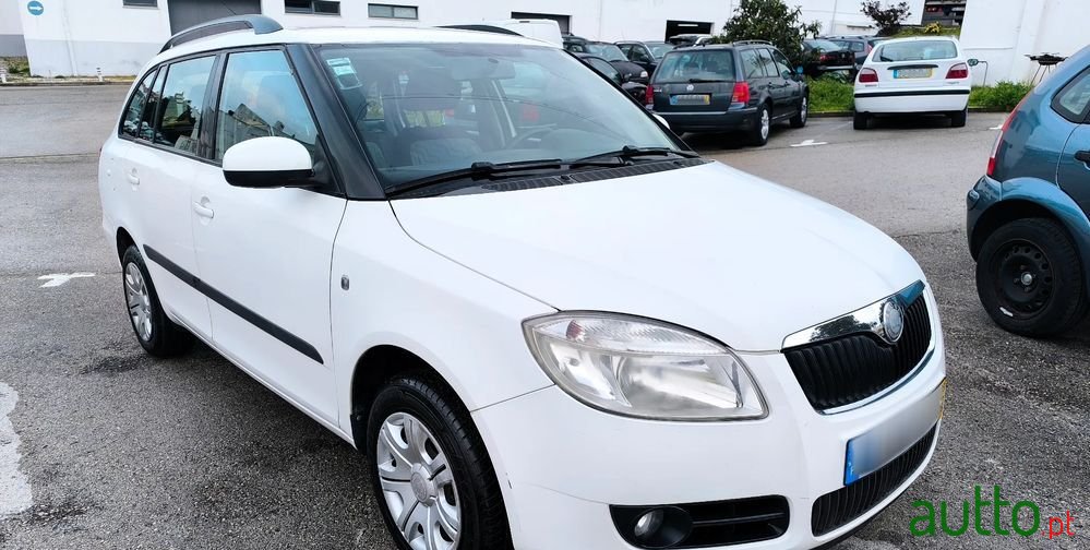 2009' Skoda Fabia Break photo #3