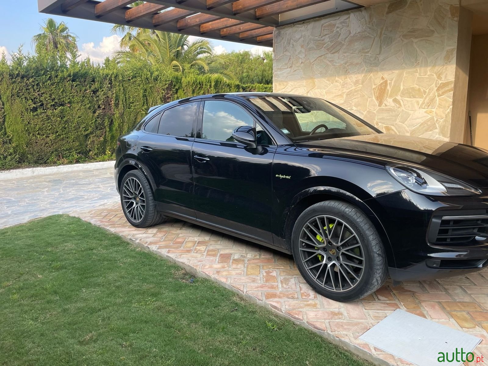 2020' Porsche Cayenne photo #4