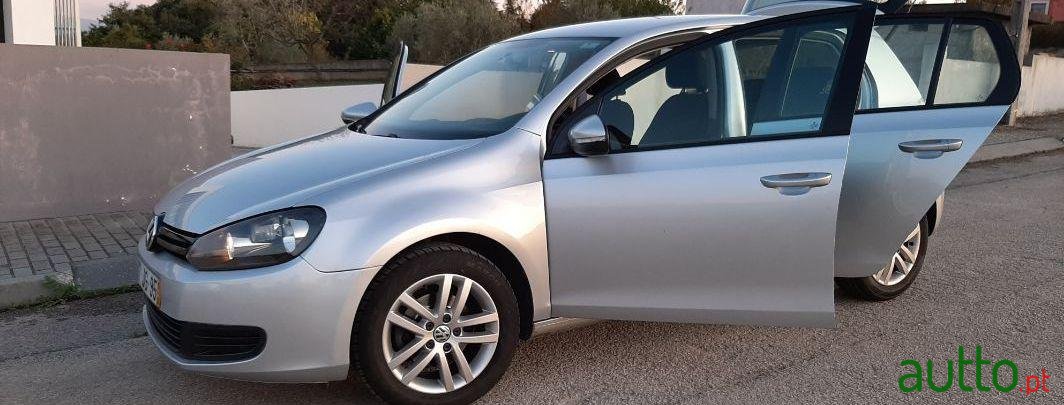 2010' Volkswagen Golf photo #2