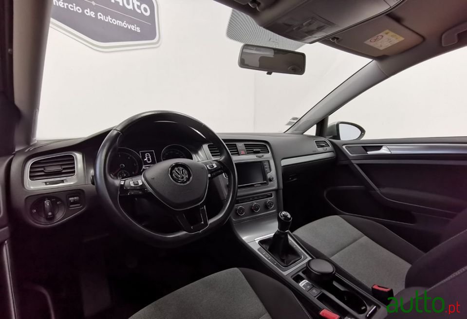 2016' Volkswagen Golf photo #3