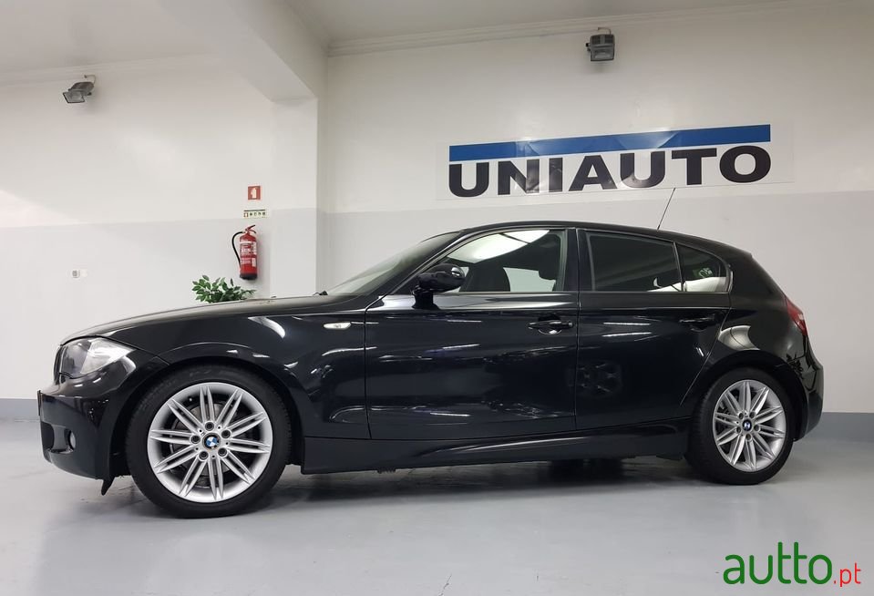 2009' BMW 120 photo #5