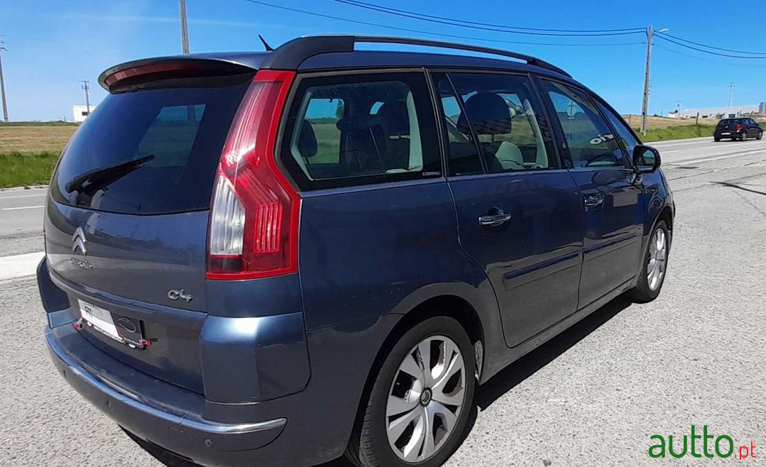 2011' Citroen C4 Grand Picasso photo #3