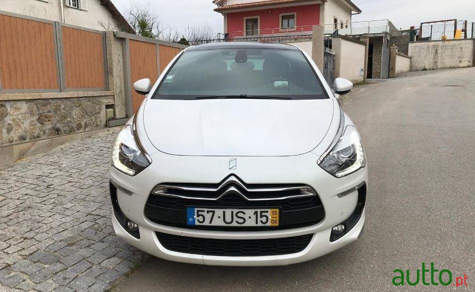 2013' Citroen DS5 Sport So Chic photo #1