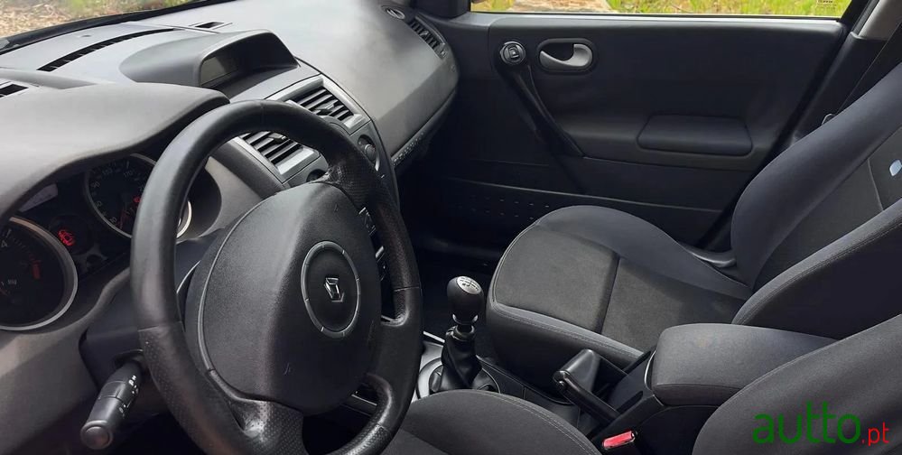 2008' Renault Megane photo #3