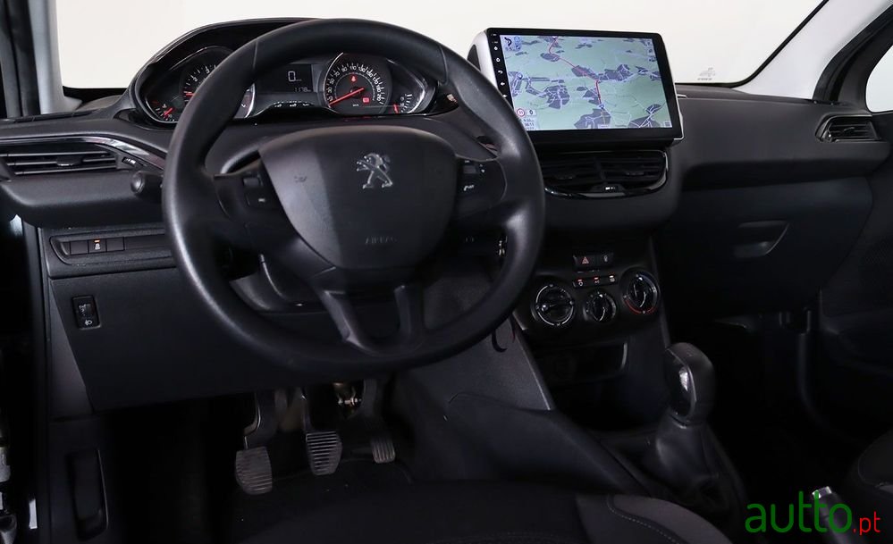 2013' Peugeot 208 photo #5