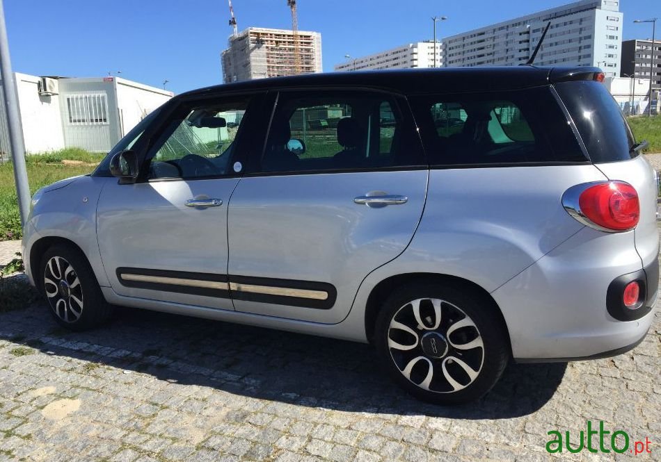 2015' Fiat 500L photo #4