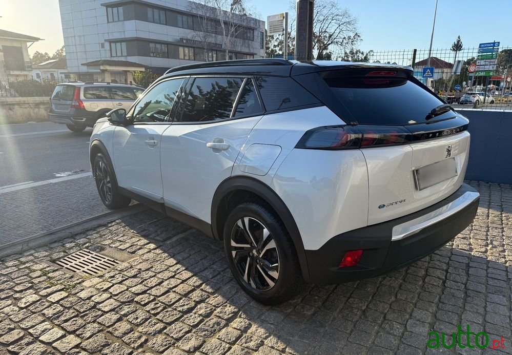 2023' Peugeot e-2008 50 Kwh Allure Pack photo #3