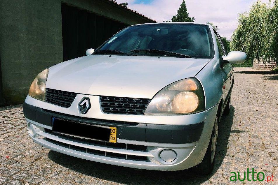 2002' Renault Clio 1.5 Dci photo #2