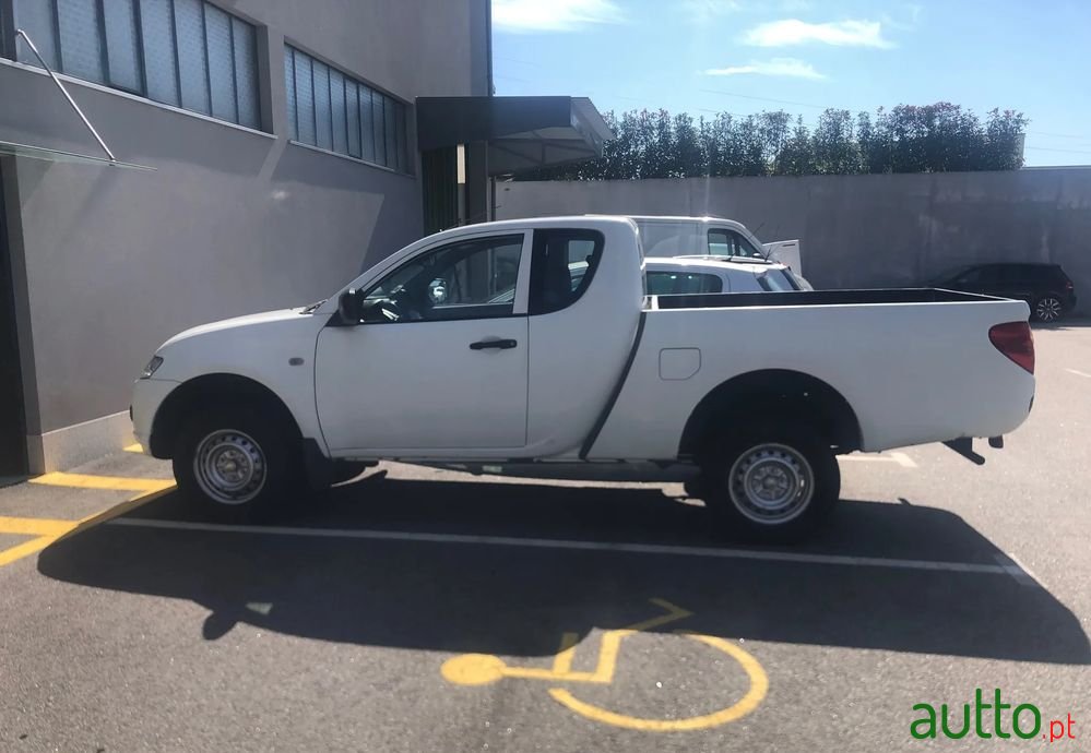 2011' Mitsubishi L200 photo #4