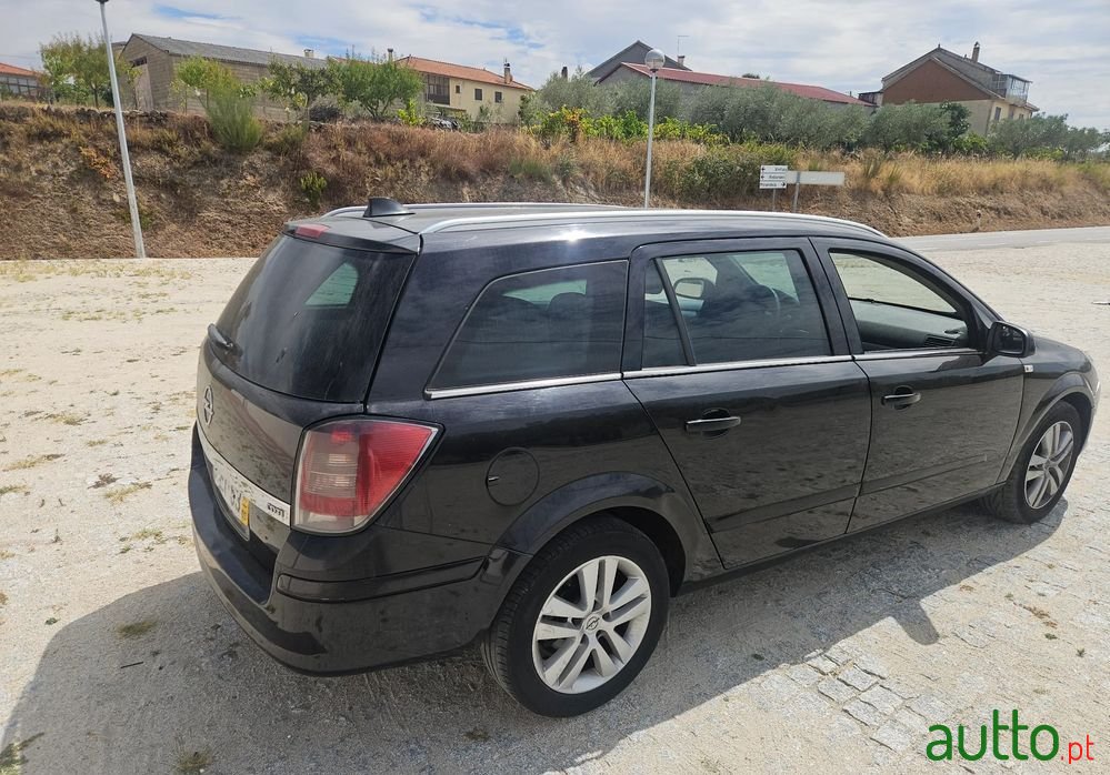 2007' Opel Astra Caravan photo #5