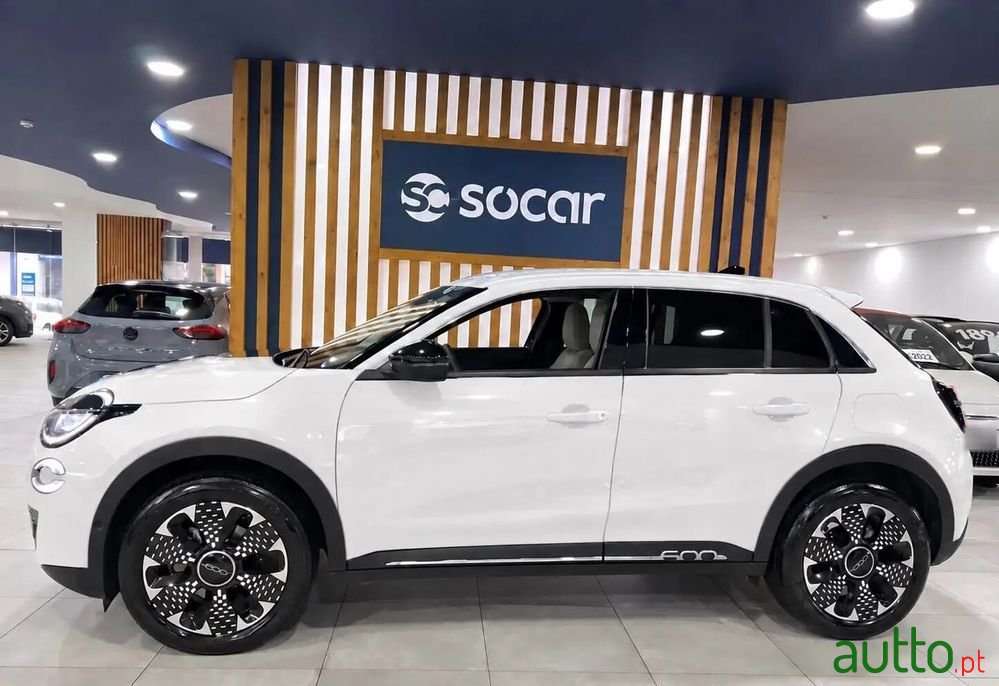 2024' Fiat 600 photo #2