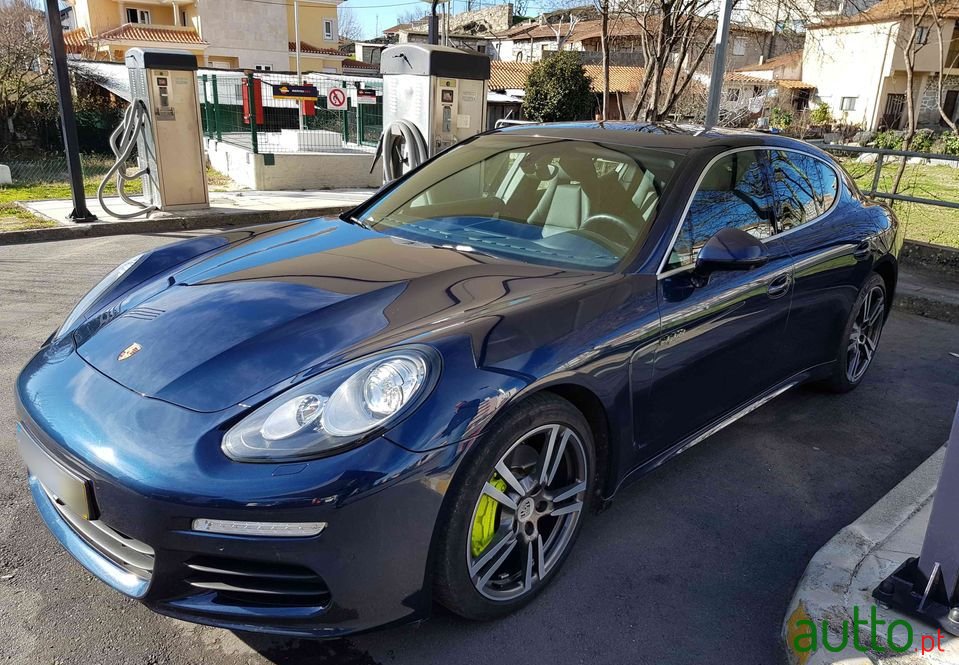 2013' Porsche Panamera photo #1