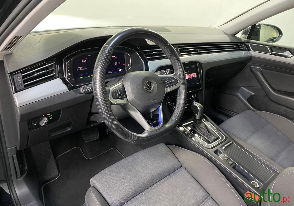 2020' Volkswagen Passat Variant photo #4