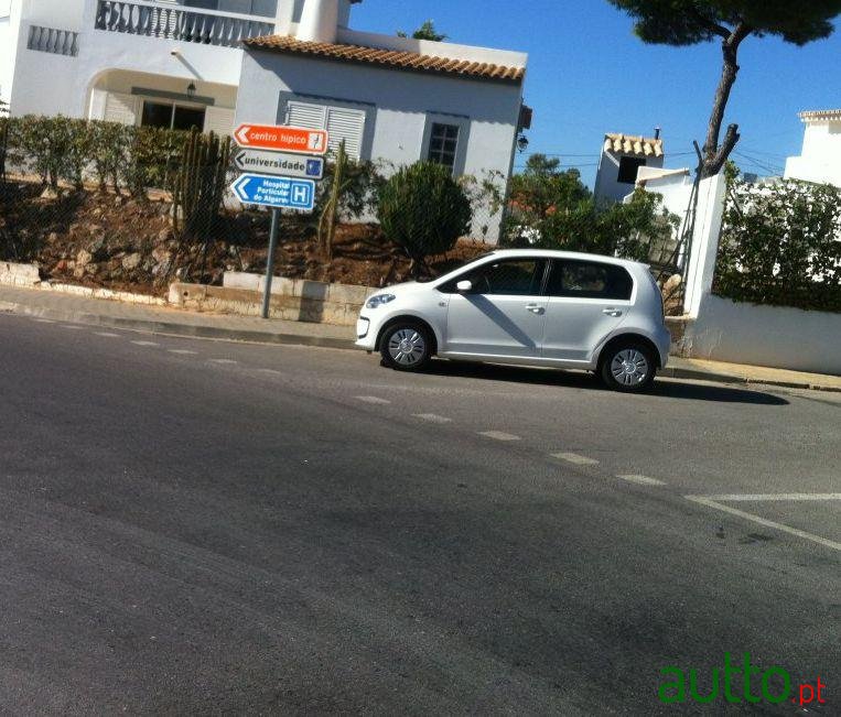 2014' Volkswagen Up! 1.0 photo #2