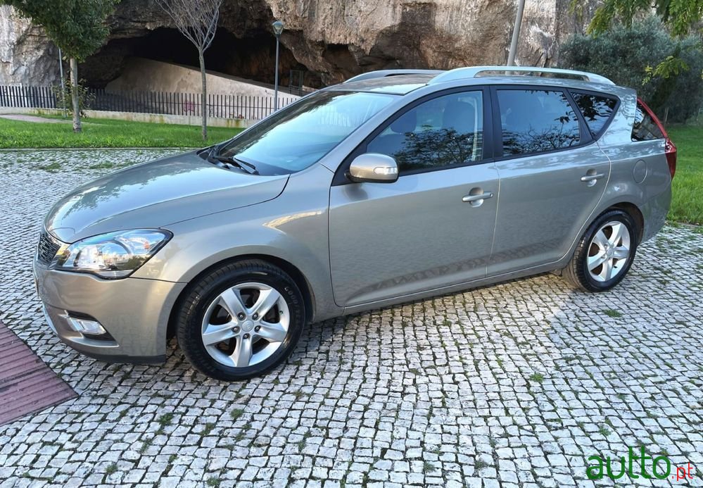 2013' Kia Ceed Sw photo #2