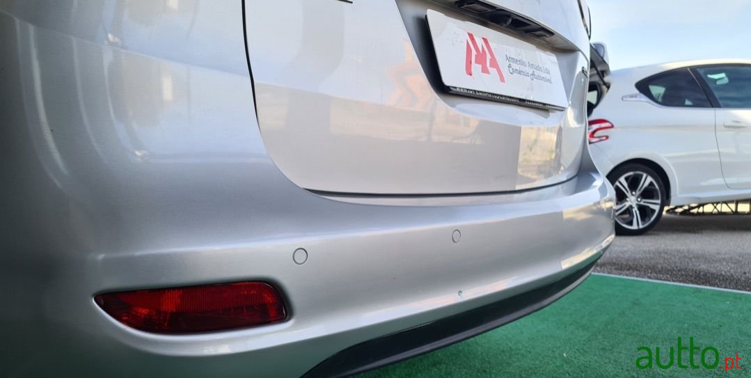 2014' Opel Zafira photo #6