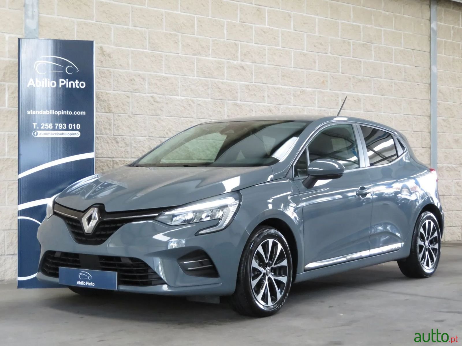 2020' Renault Clio photo #1