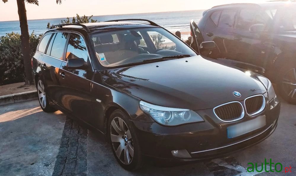 2009' BMW 520 Da Touring photo #3