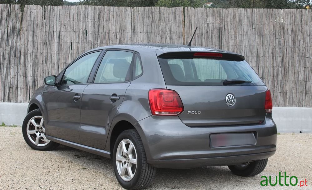 2011' Volkswagen Polo 1.2 Highline photo #3