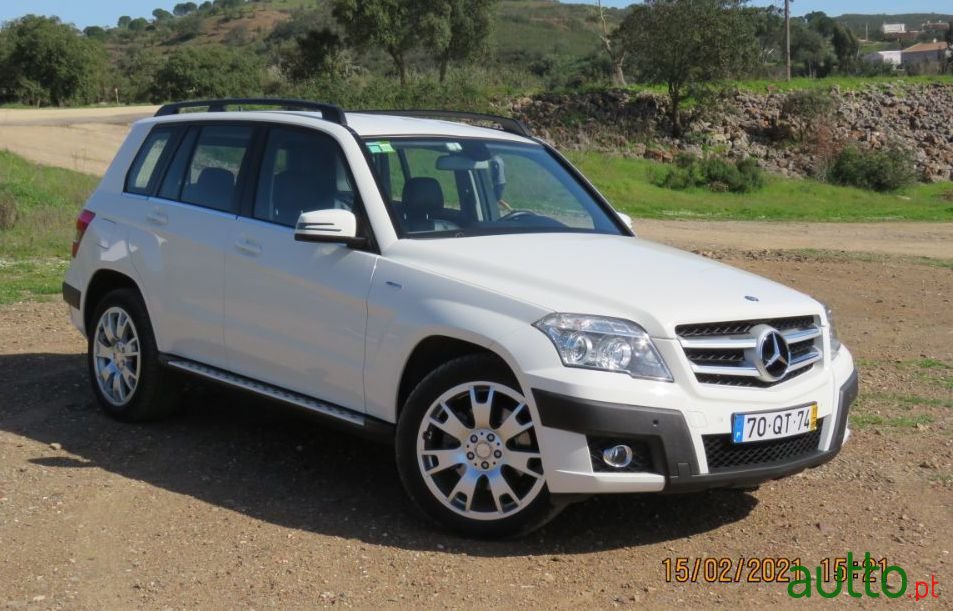2011' Mercedes-Benz Glk-250 photo #2