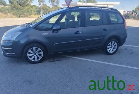 2013' Citroen C4 Grand Picasso photo #3