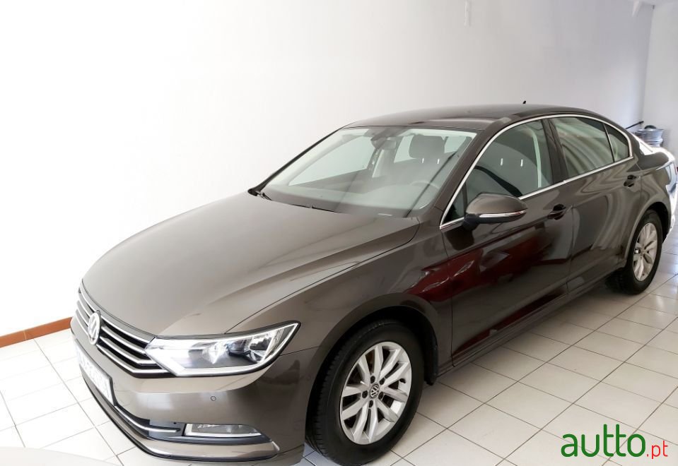 2017' Volkswagen Passat photo #2