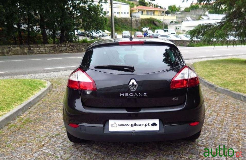 2010' Renault Megane photo #2