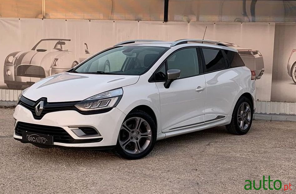 2017' Renault Clio Sport Tourer photo #3