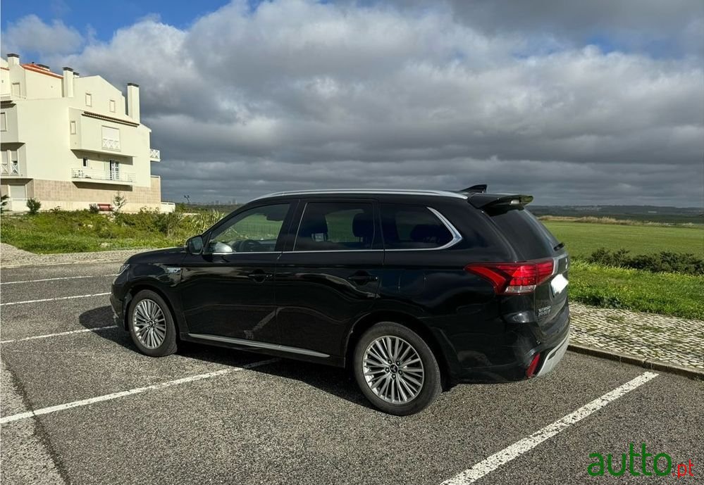 2021' Mitsubishi Outlander photo #5