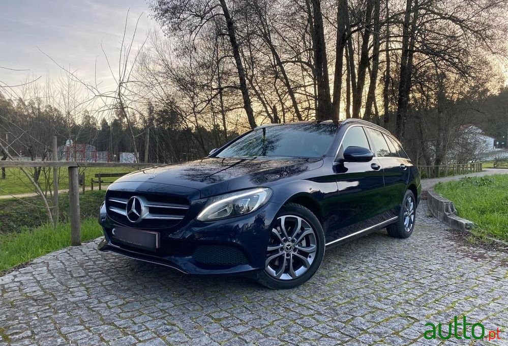 2018' Mercedes-Benz Classe C photo #3