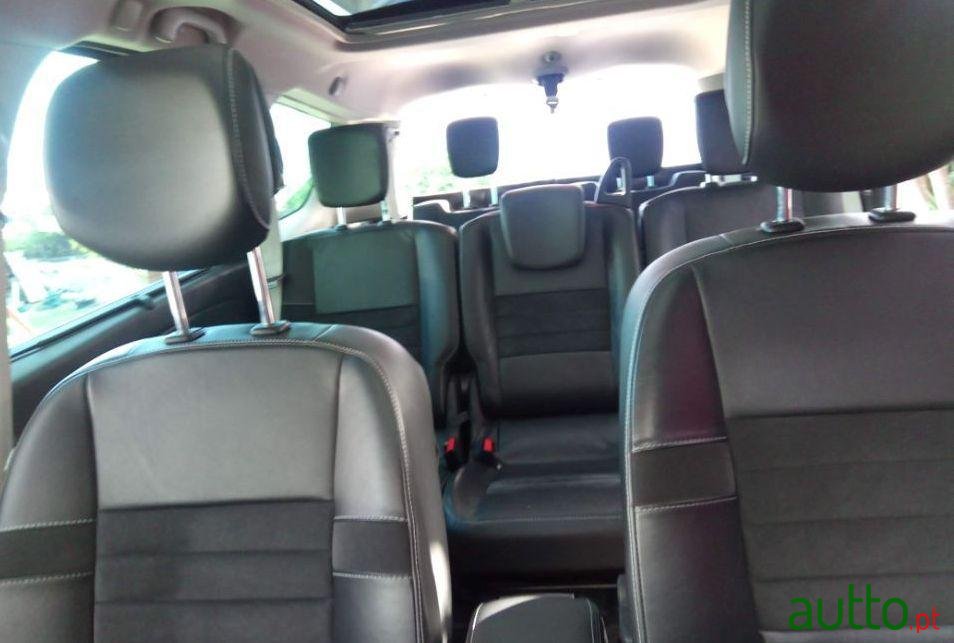 2012' Renault Grand Scenic photo #2