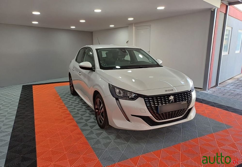 2020' Peugeot 208 photo #2