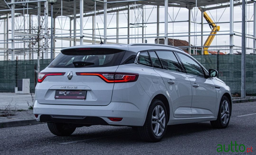 2016' Renault Megane Sport Tourer photo #3