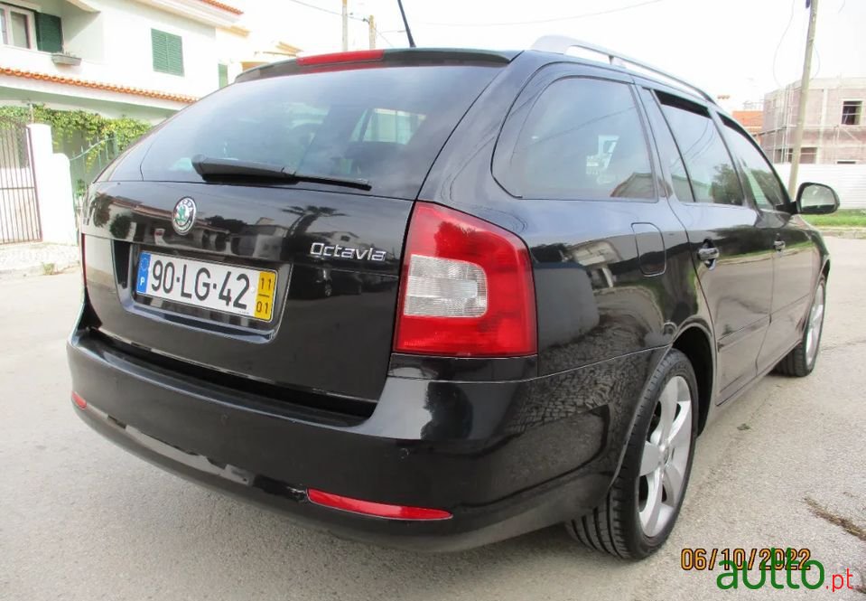 2011' Skoda Octavia Break photo #6