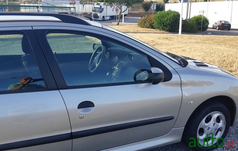 2006' Peugeot 206 Sw photo #4