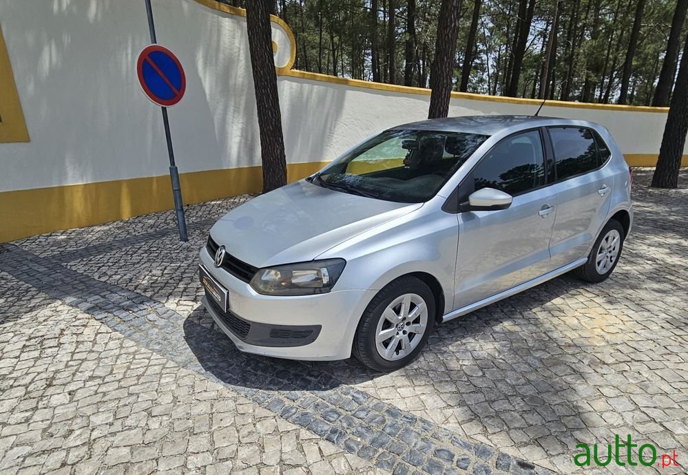 2010' Volkswagen Polo photo #1