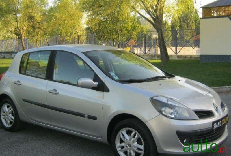 2006' Renault Clio photo #4