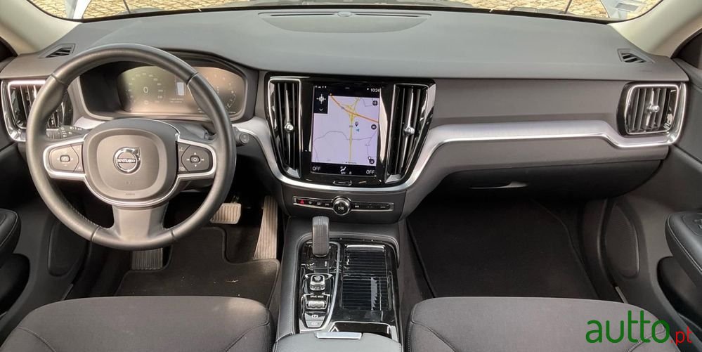 2021' Volvo V60 photo #5